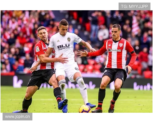 瓦伦西亚球迷抗议持续加剧,球队赛季稳定性面临考验 瓦伦西亚球迷抗议持续加剧,球队赛季稳定性面临考验