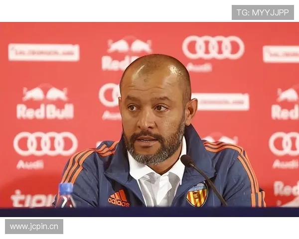 瓦伦西亚财政危机持续,长期影响对球队竞技稳定性带来考验 瓦伦西亚财政危机持续,长期影响对球队竞技稳定性带来考验