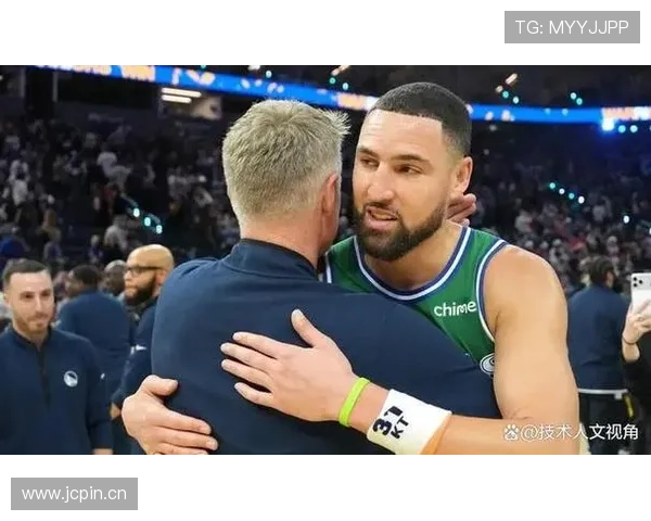 克莱·汤普森无球跑动拉开防线 提升勇士三分命中率