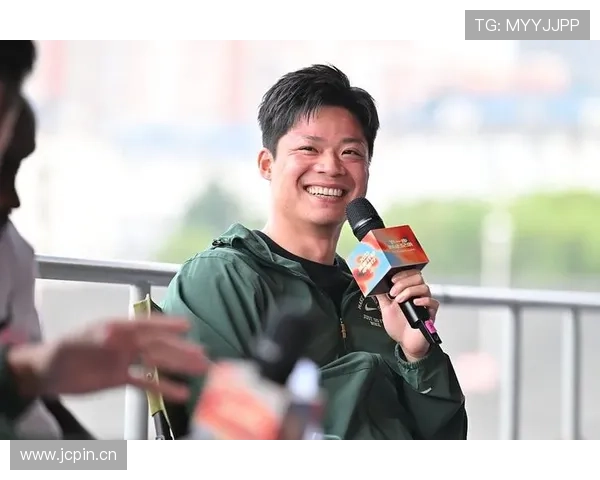 苏炳添家的冰箱里塞满蛋白粉，邻居以为他开健身房